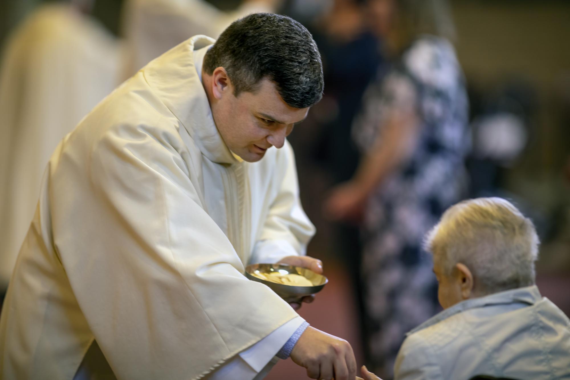 En toch Mick Huybrechts wordt tot priester gewijd | Kerknet